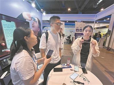 ku酷游让无声天下“可视”使驾考锻炼无忧——将来糊口智能终端齐聚VRAR产博会(图1)